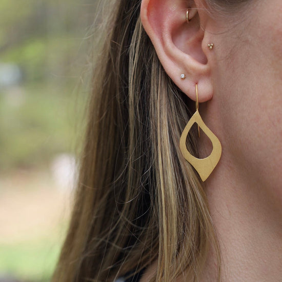 EAR-GPL Gold Curved Open Teardrop Earrings