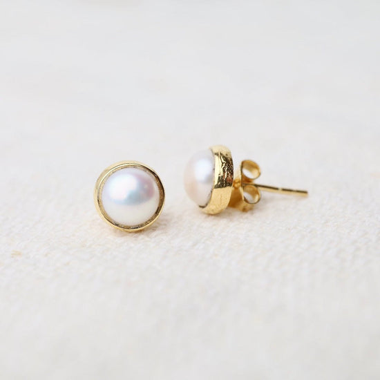 EAR-VRM Medium Round Stone Studs - Gold Vermeil - White Pearl
