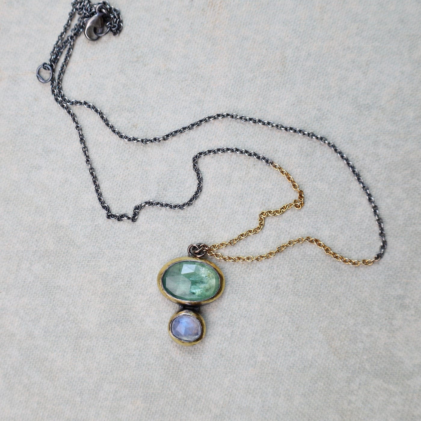 NKL Double Rim Necklace with Split Chain - Green Kyanite & Moonstone