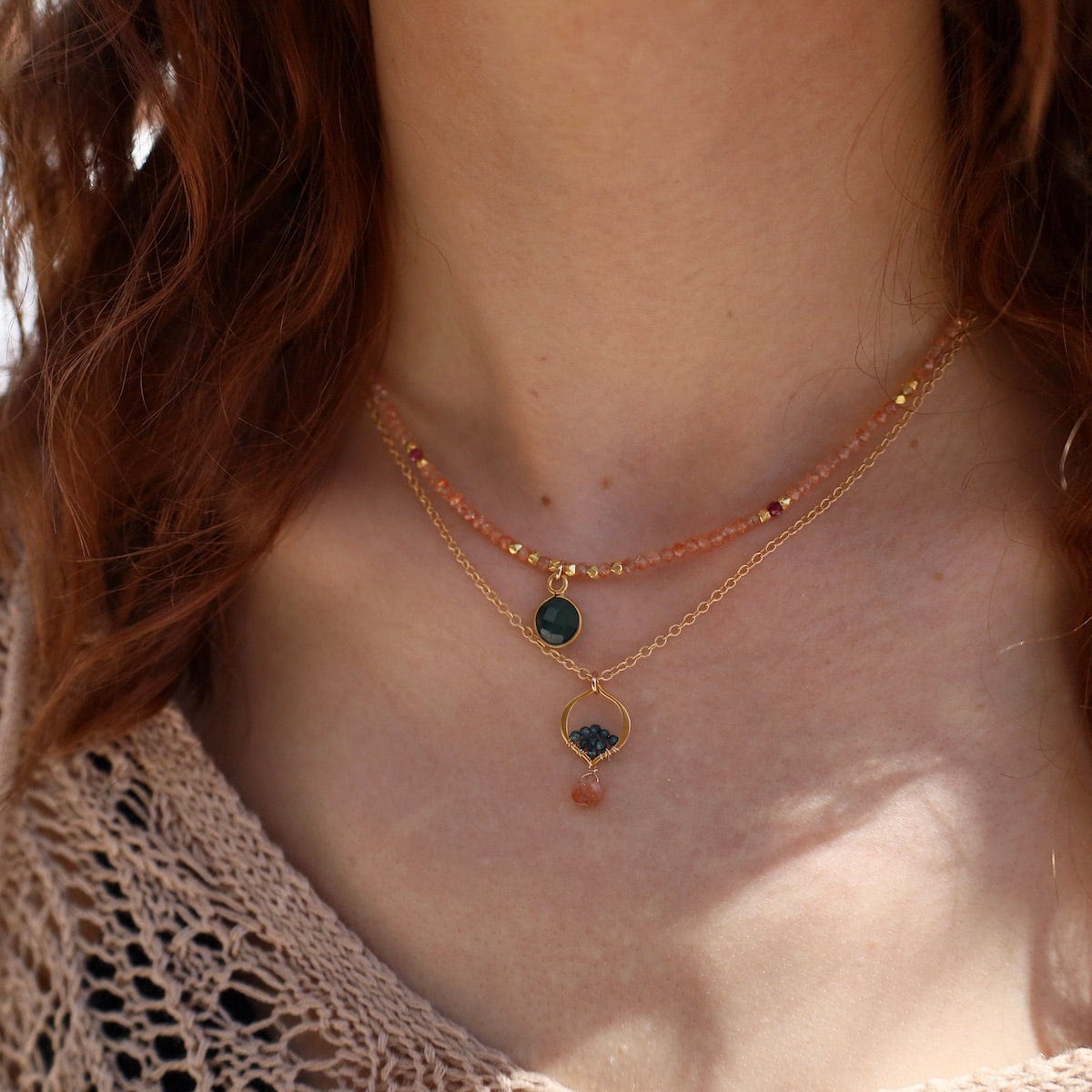 NKL-VRM Tiny Arabesque Necklace with Sunstone
