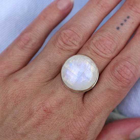 Load and play video in Gallery viewer, Jamie Joseph Round Smooth White Rainbow Moonstone Ring
