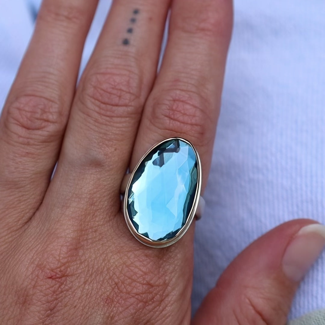 Load and play video in Gallery viewer, Jamie Joseph Vertical Asymmetrical Rose Cut London Blue Topaz Ring
