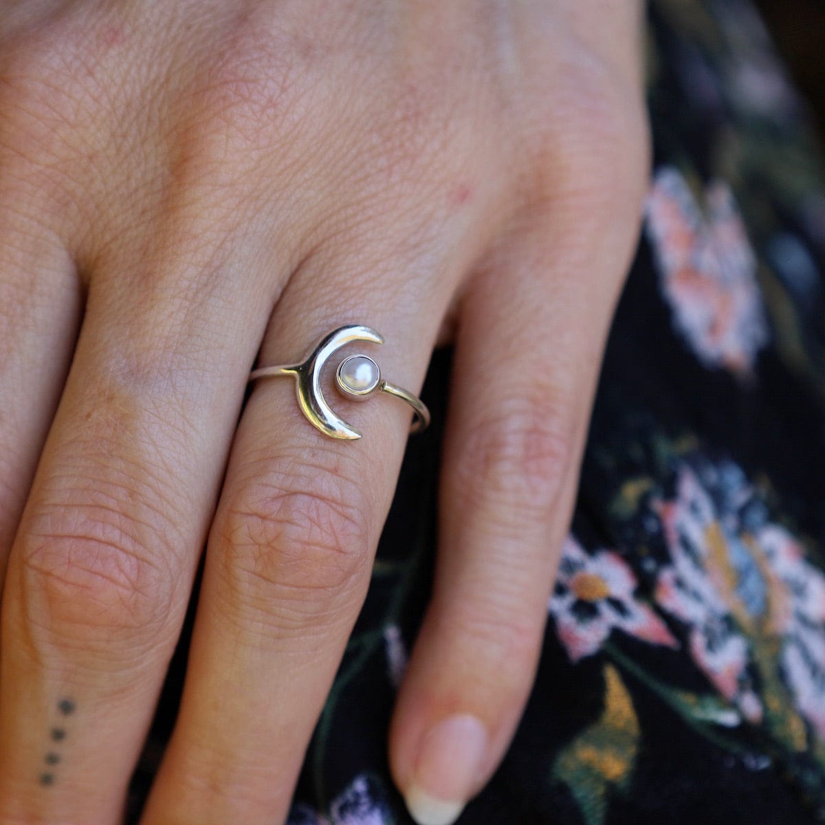 Sterling Silver Crescent Moon Ring with Pearl – Dandelion Jewelry