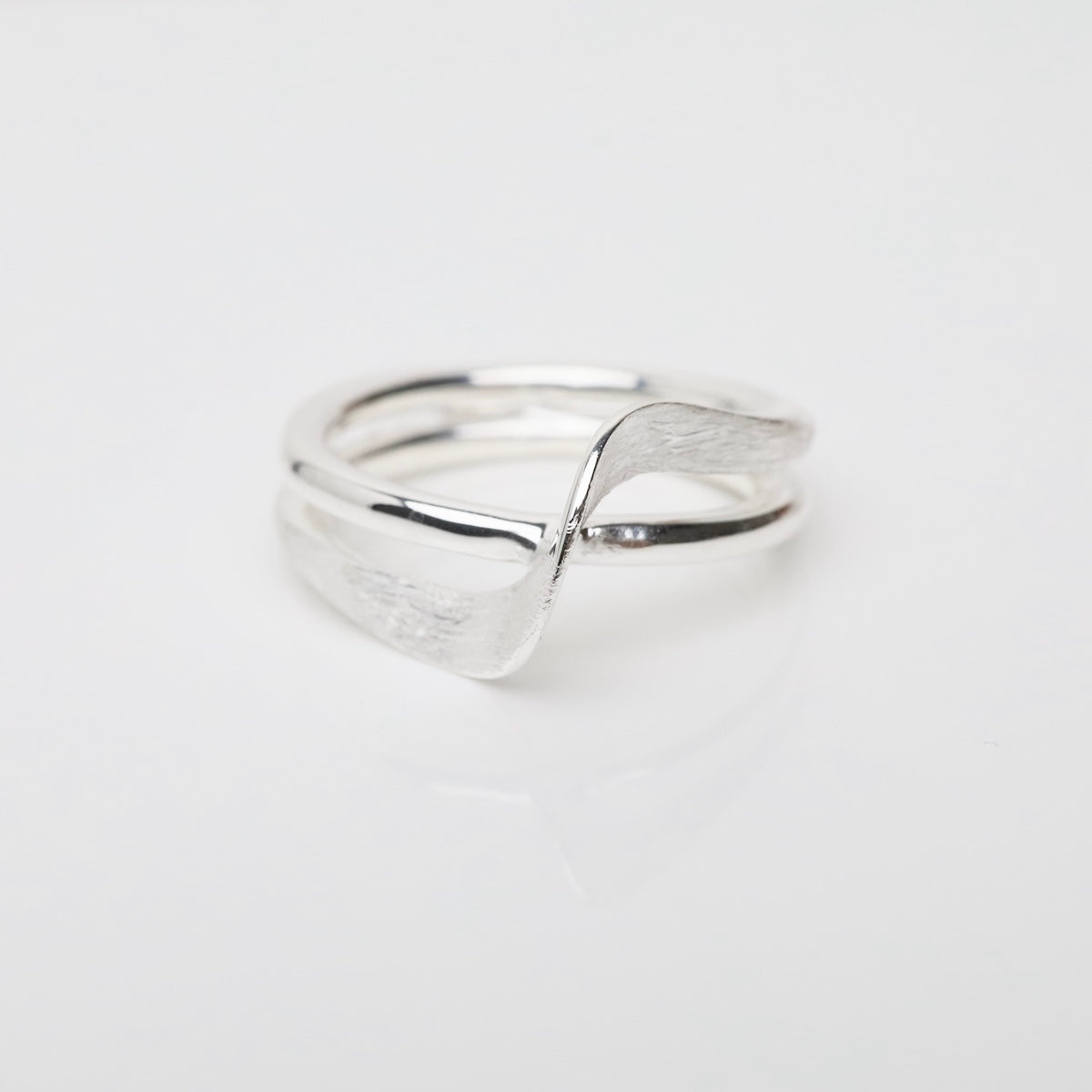 Smooth Double Wave Ring