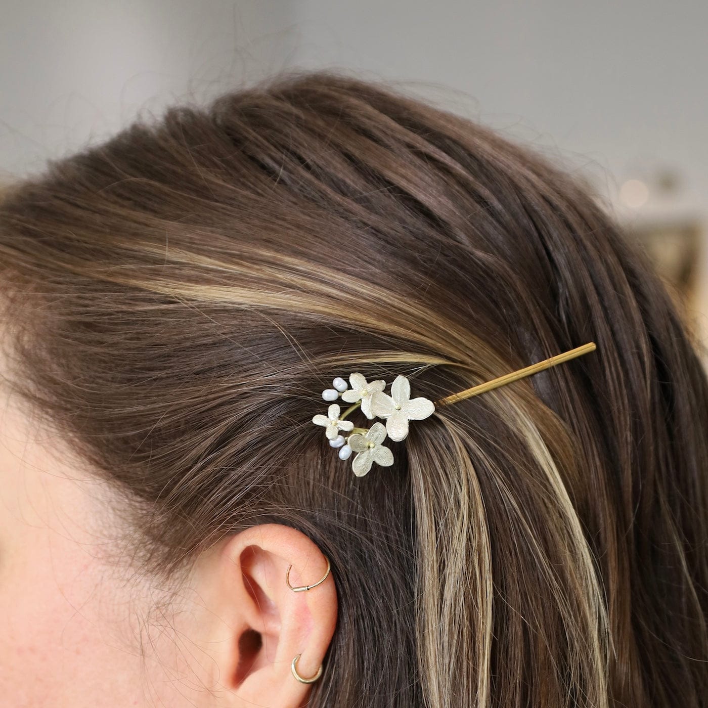 ACC White Hydrangea Cluster Hair Pin