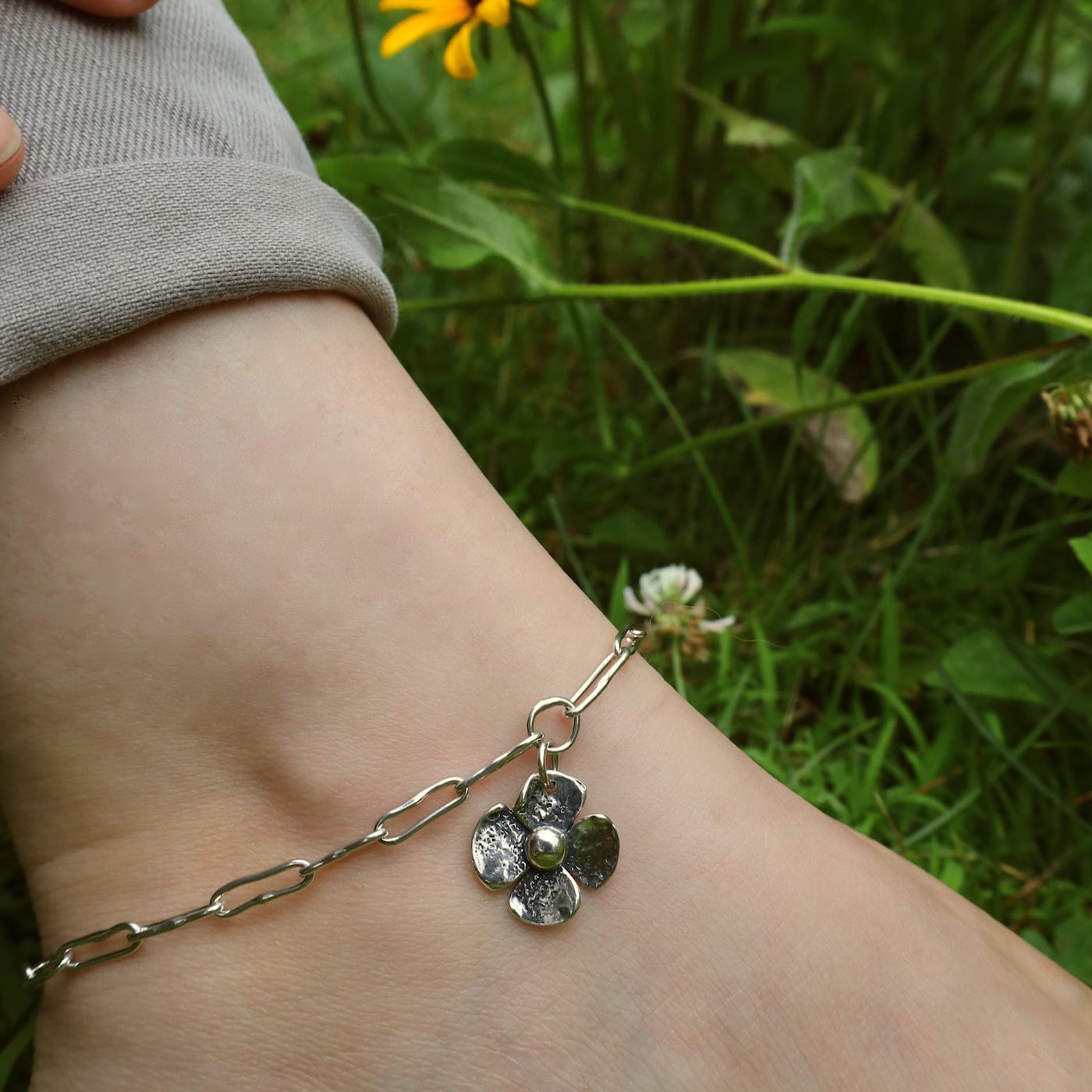Load image into Gallery viewer, ANK Reversible Flower Anklet
