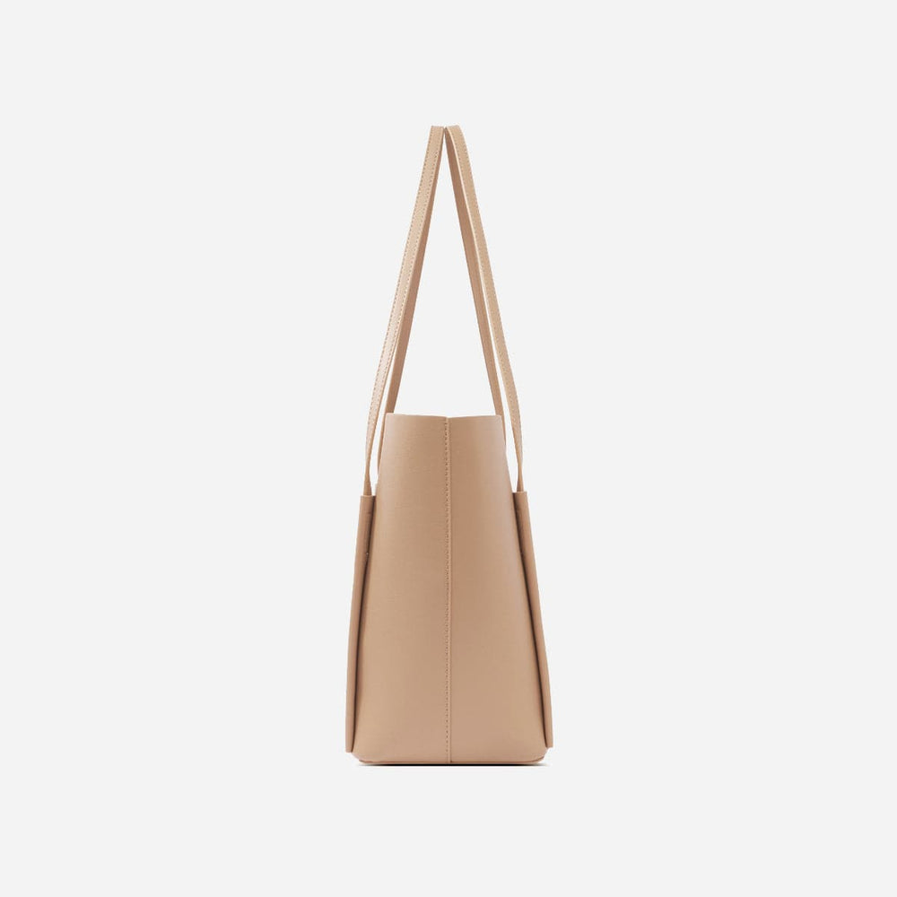 
                      
                        BAG Clara Tote - Sand
                      
                    