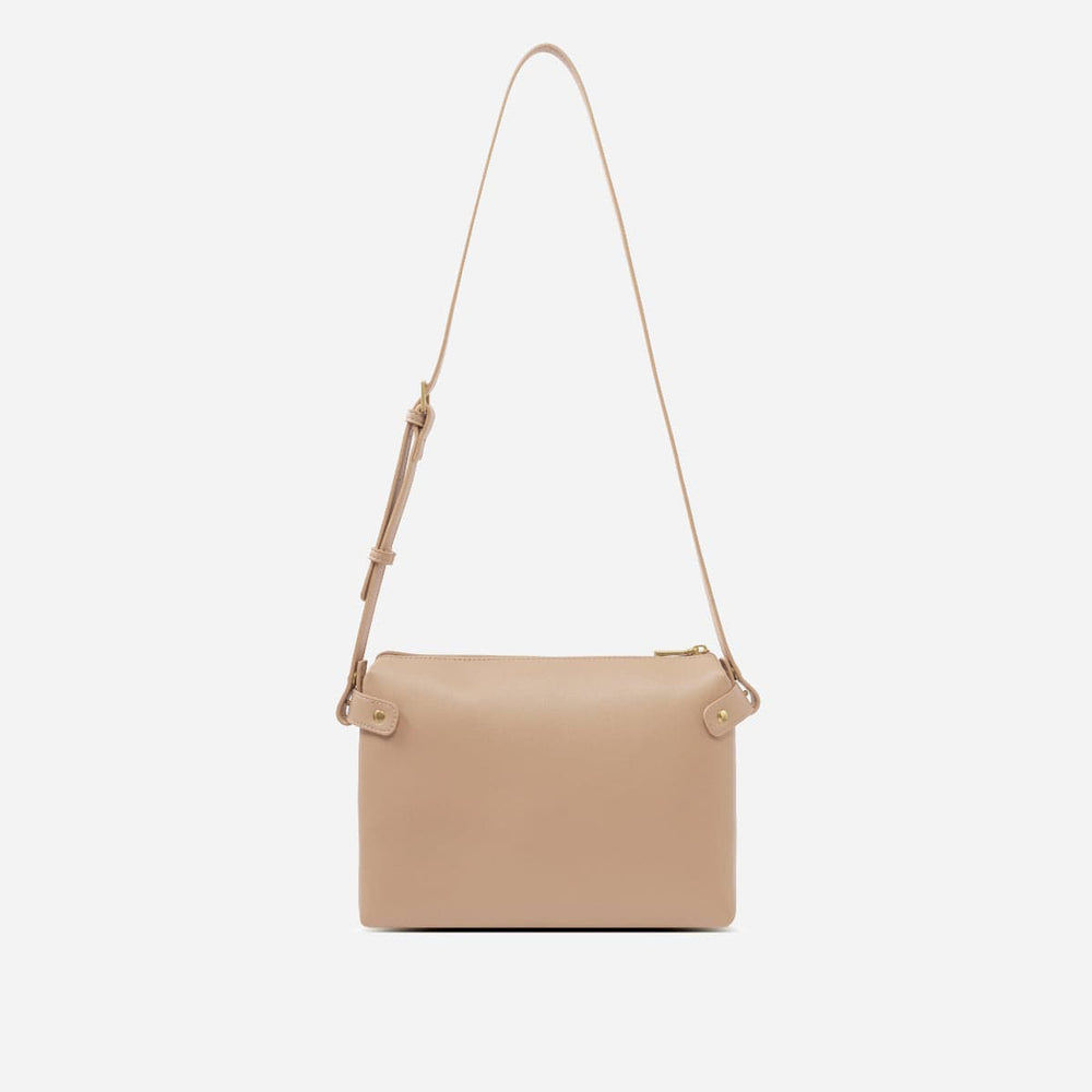 
                      
                        BAG Clara Tote - Sand
                      
                    