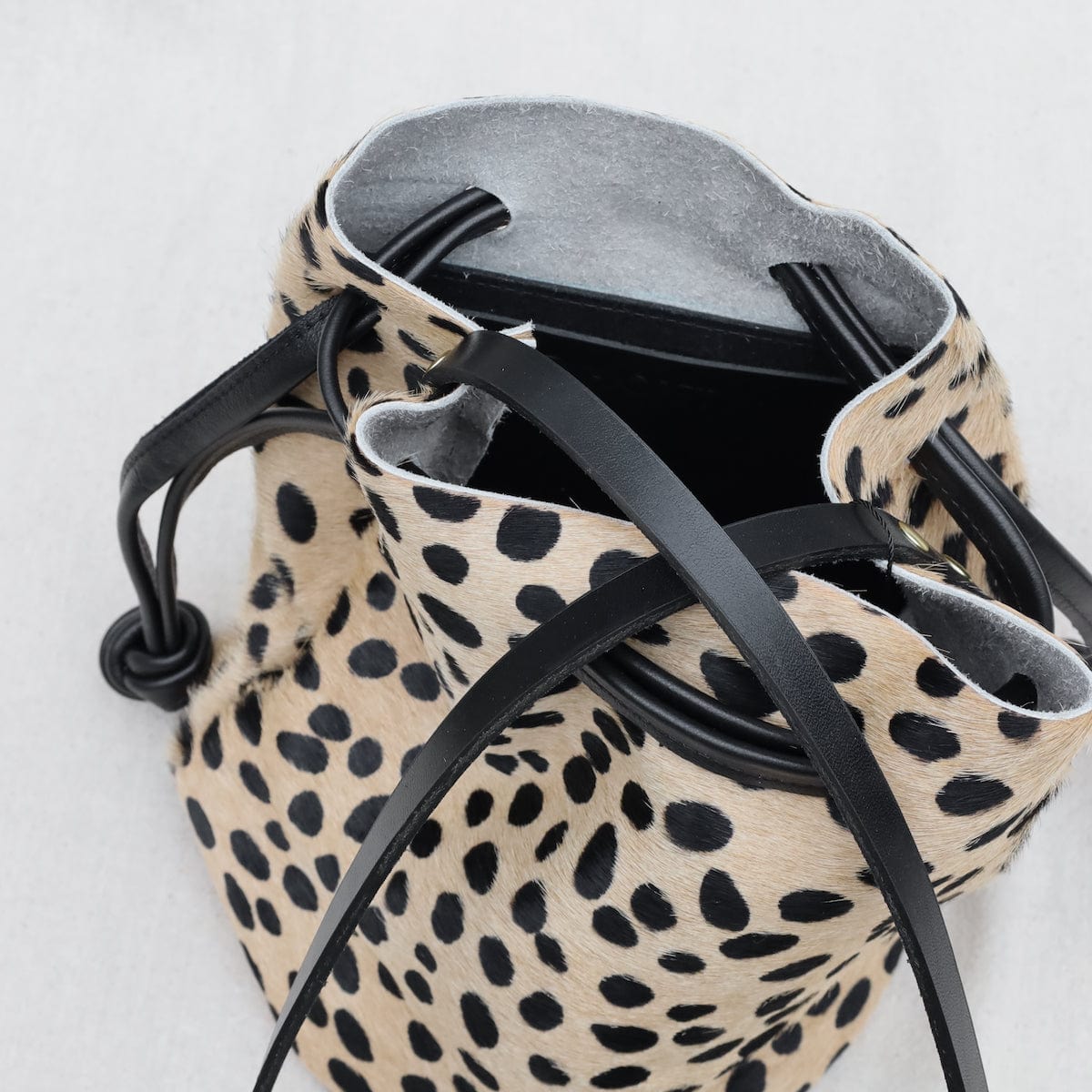 BAG The Ana Bucket in Cheetah with Black