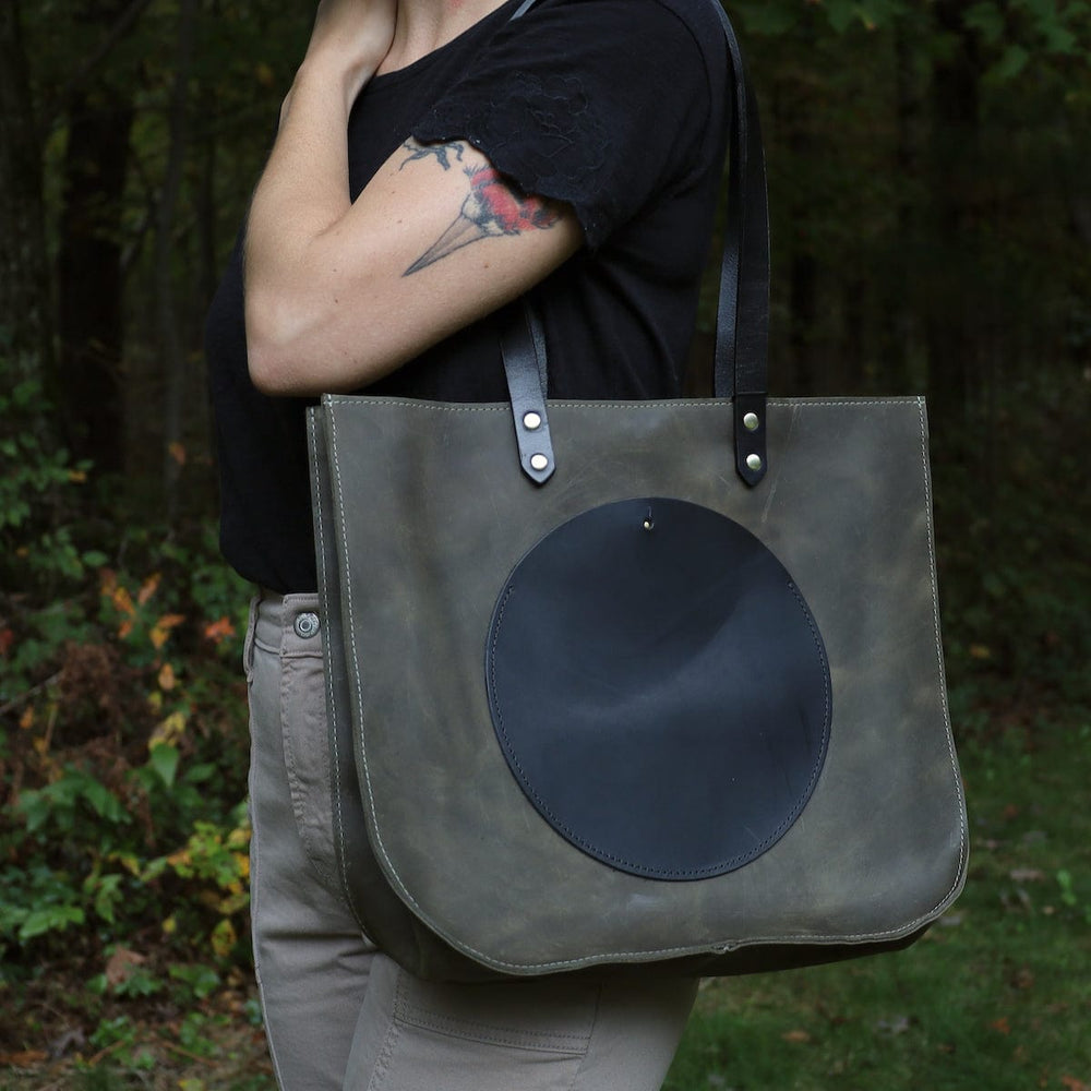 
                      
                        BAG The Isabel Tote in Juniper & Black
                      
                    