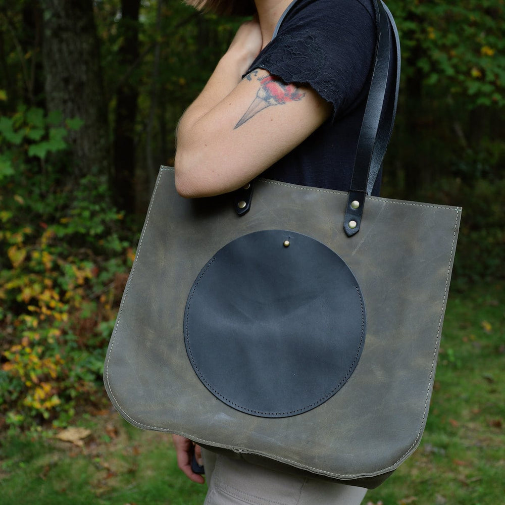 
                      
                        BAG The Isabel Tote in Juniper & Black
                      
                    