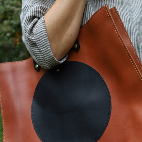BAG The Isabel Tote in Whiskey & Black
