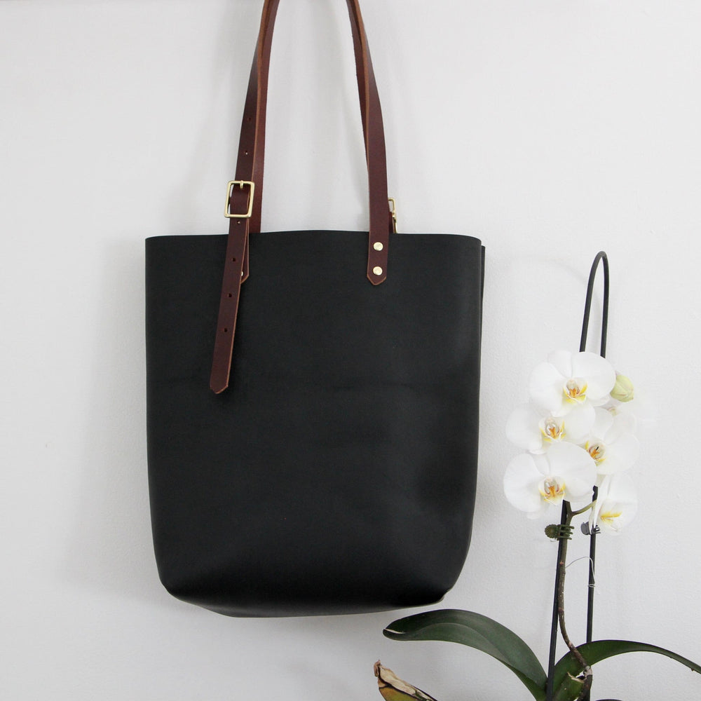 BAG The Leona Tote in Black & Cognac