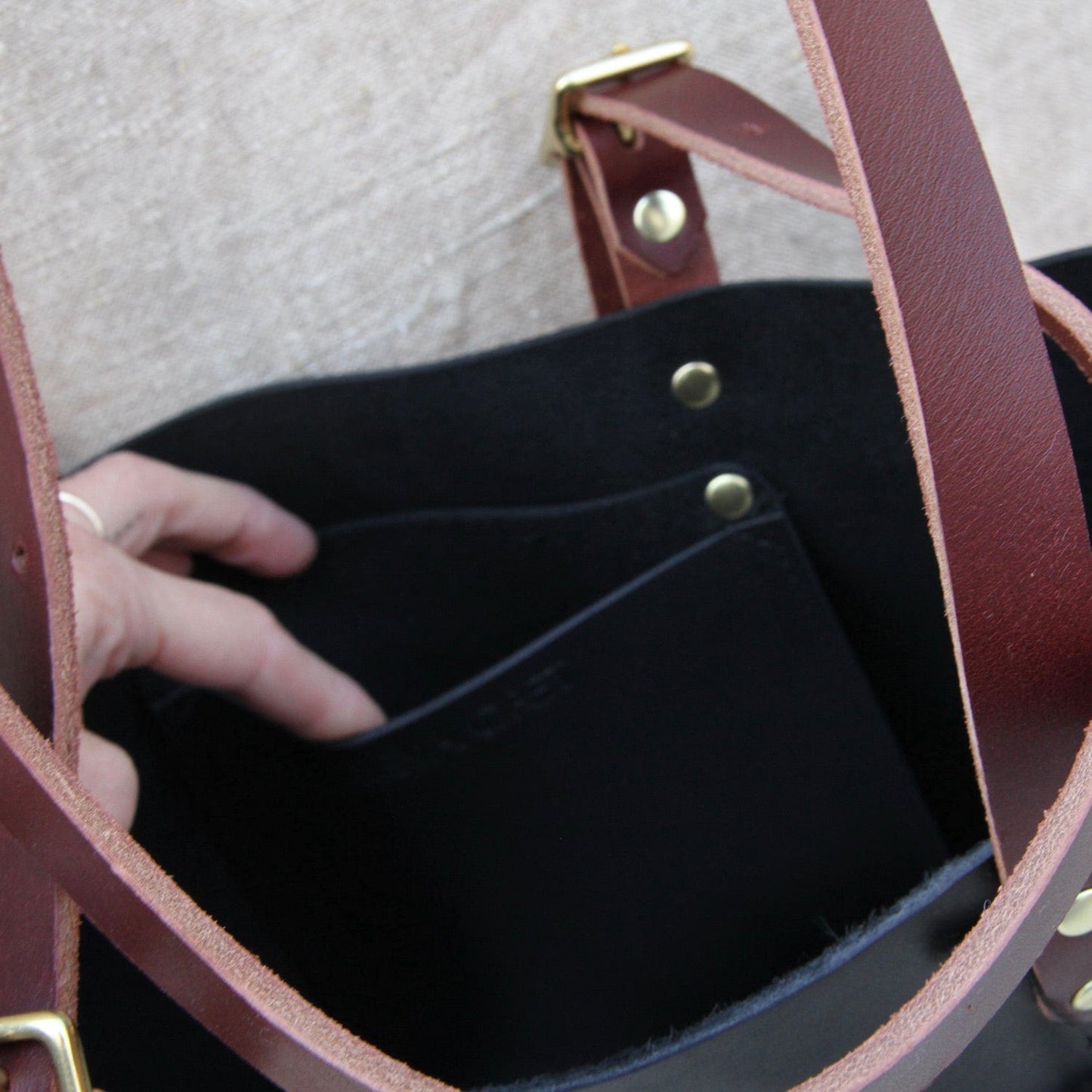 BAG The Leona Tote in Black & Cognac