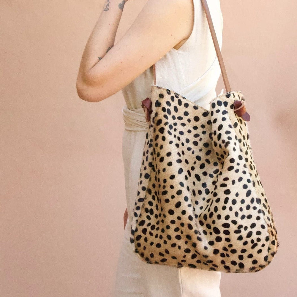 BAG The Lisette Hobo in Cheetah with Black Strap