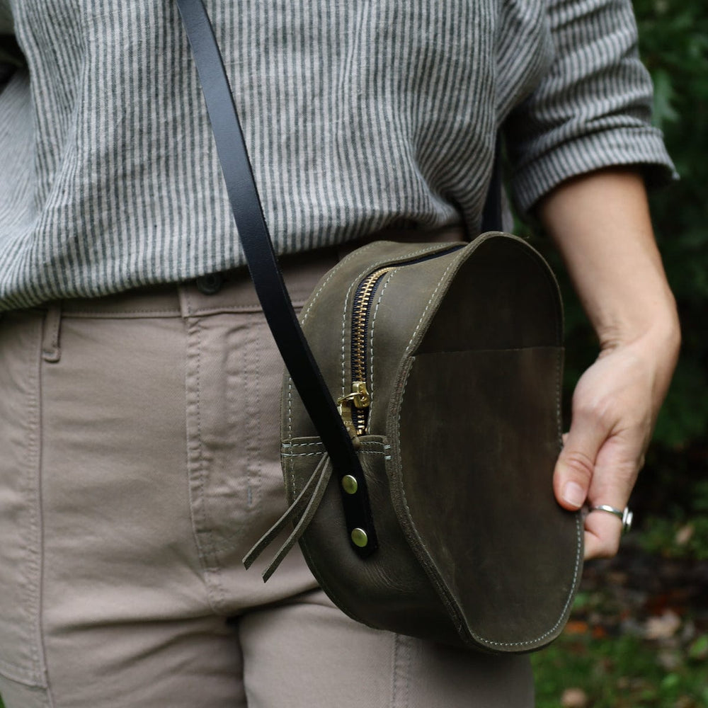 
                      
                        BAG The Marina with Front Pocket in Juniper and Black
                      
                    