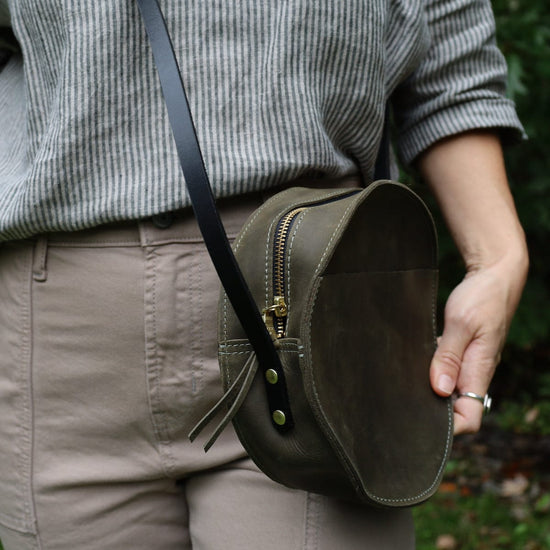BAG The Marina with Front Pocket in Juniper and Black