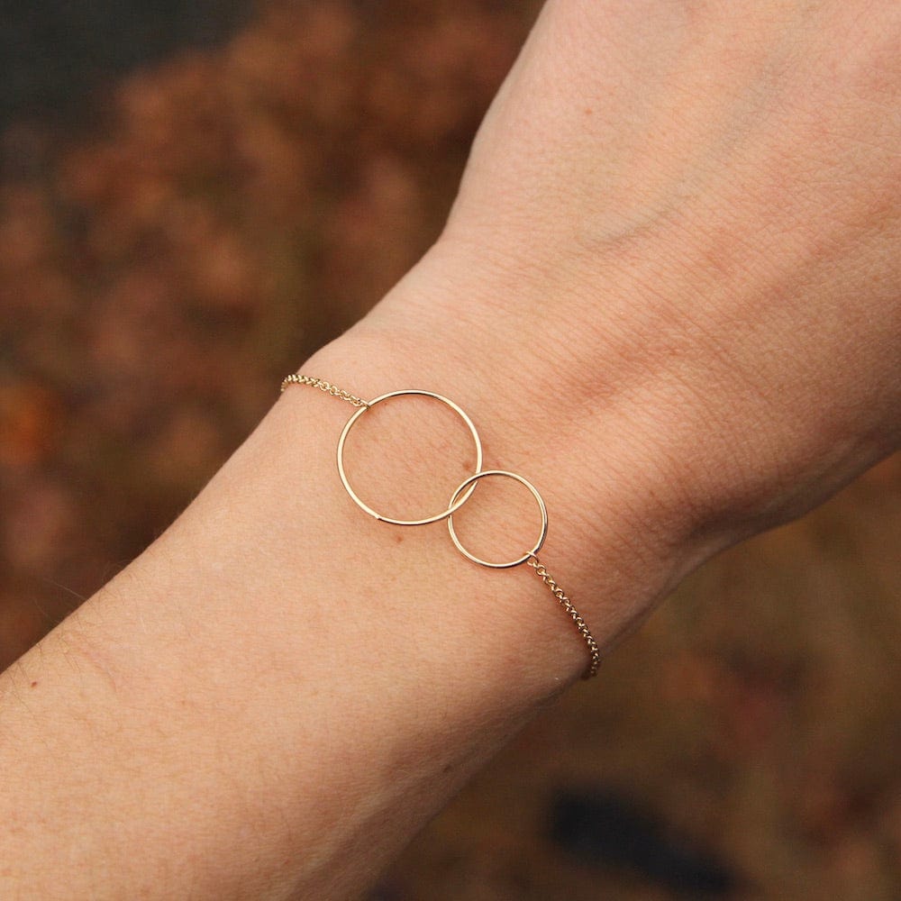 BRC-14K 14k Gold Interlocked Circles Bracelet