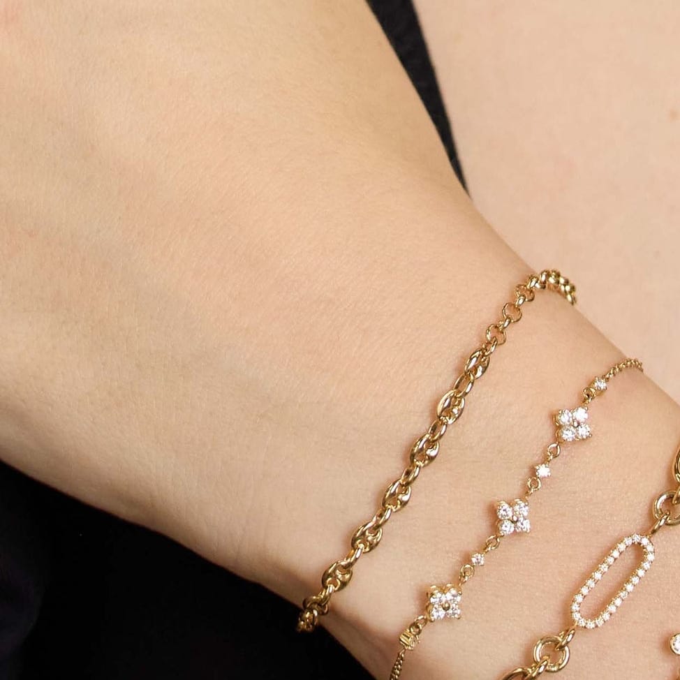 BRC-14K 14k Small Mariner Station Medium Rolo Chain Bracelet