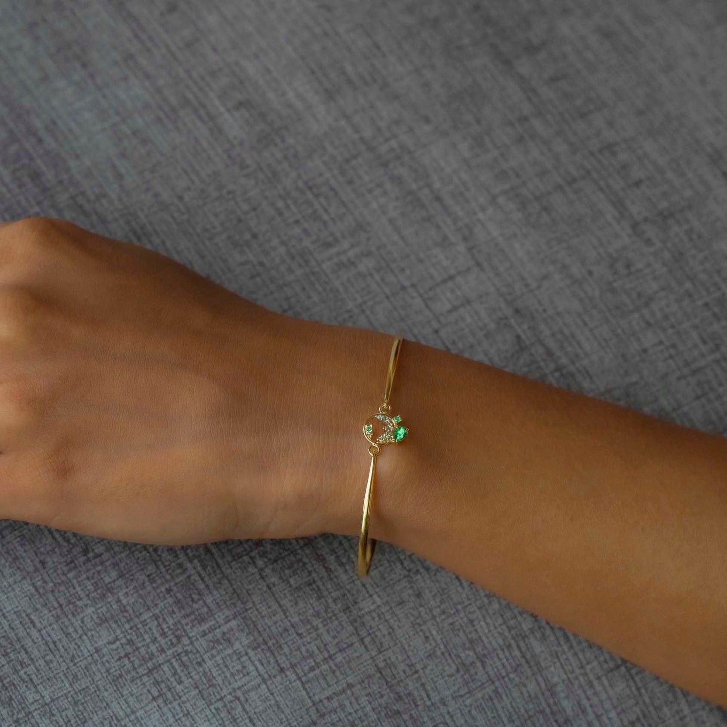 BRC-18K 18k Gold Gaia Bangle - Emerald & White Diamonds