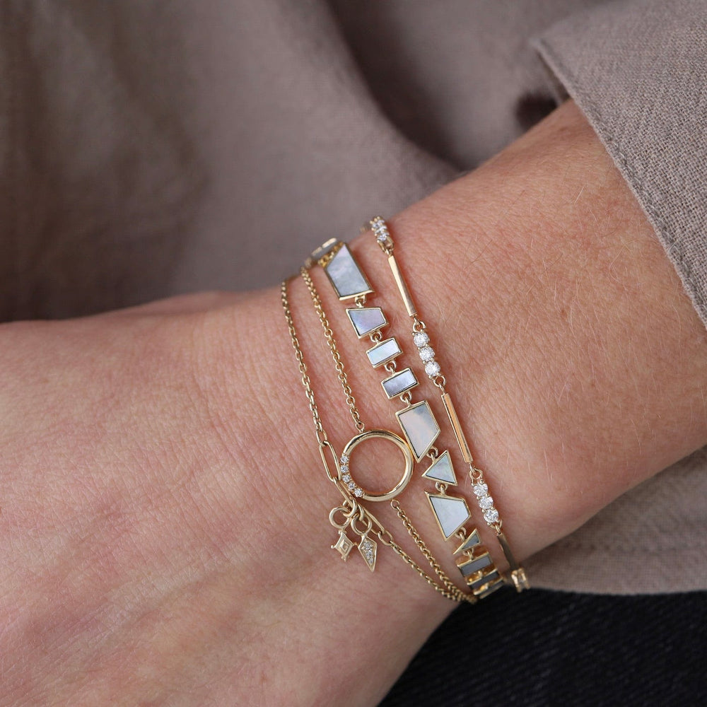 
                      
                        BRC-9K Eiffel Details Point & Dala Gold Bracelet
                      
                    