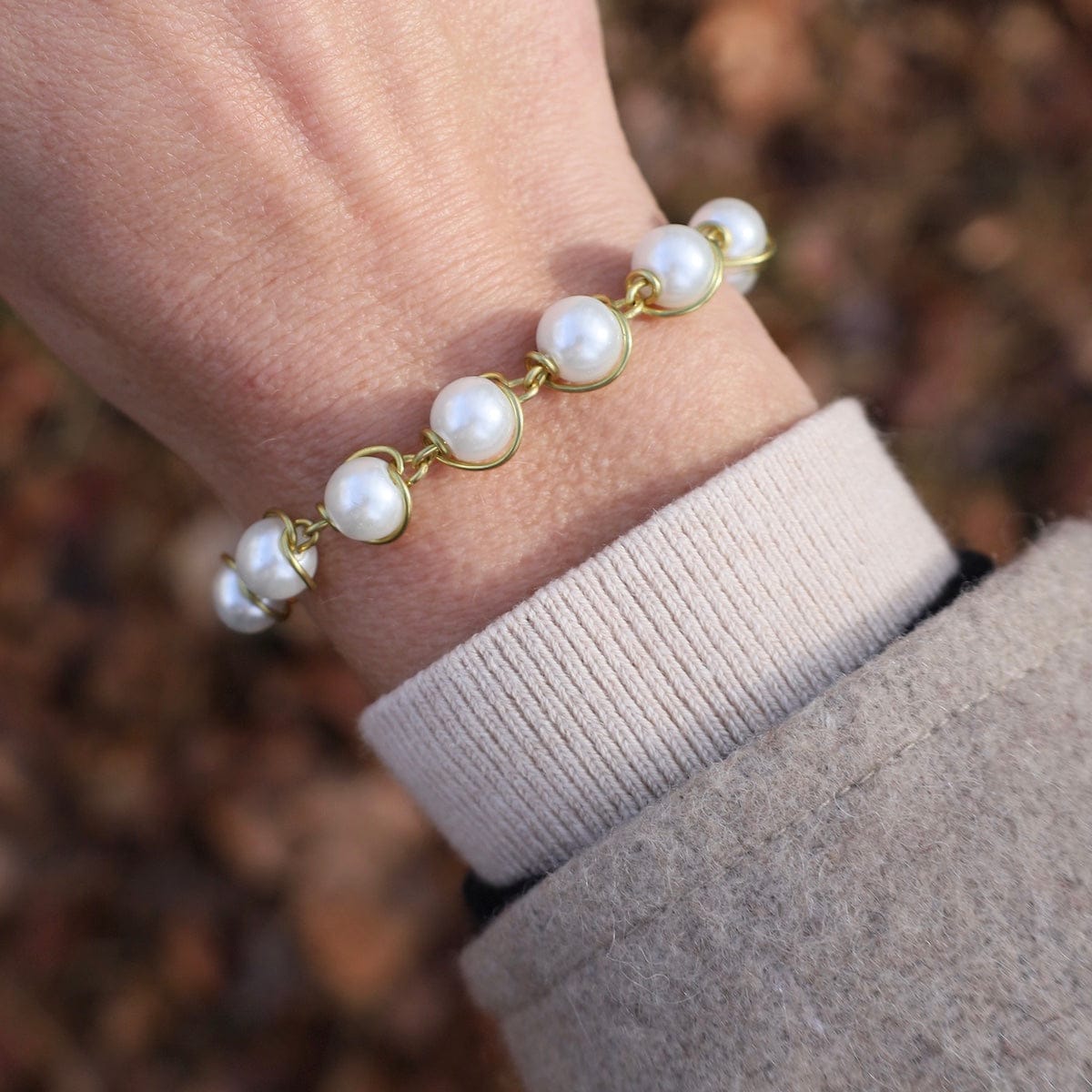 BRC-BRASS 8mm Glass Pearl 7.5" Bracelet - Shiny Brass