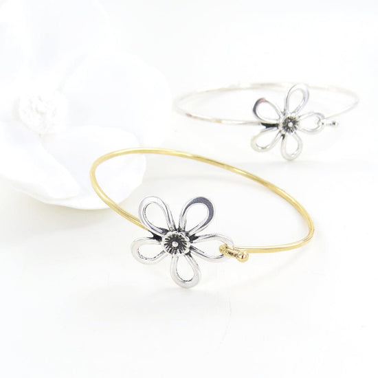 Load image into Gallery viewer, BRC-BRASS Brass Bracelet With Silver Flower

