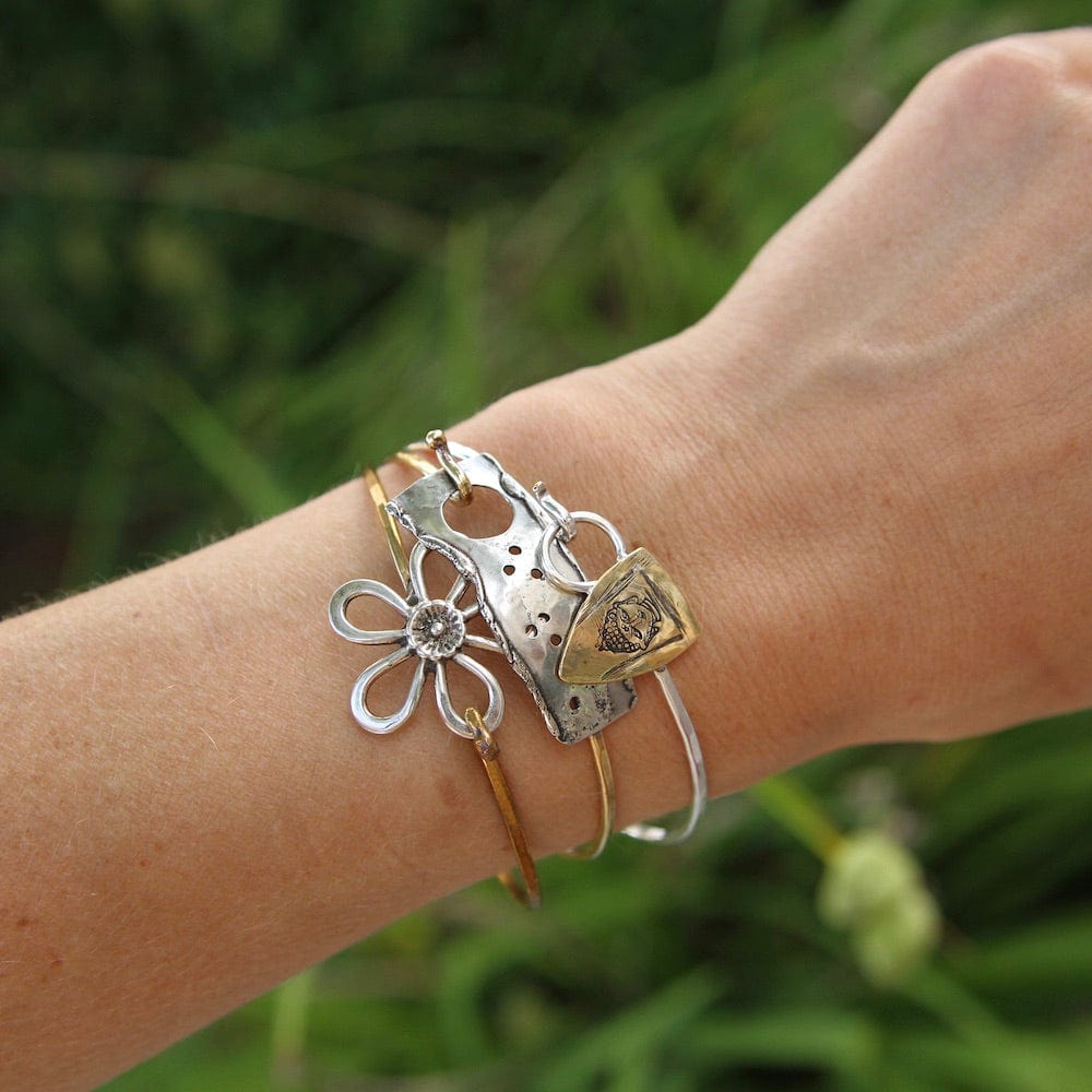 
                      
                        BRC-BRASS Brass Bracelet With Silver Flower
                      
                    