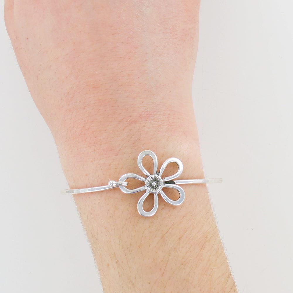 Load image into Gallery viewer, BRC Five Petal Flower Clasp Bangle
