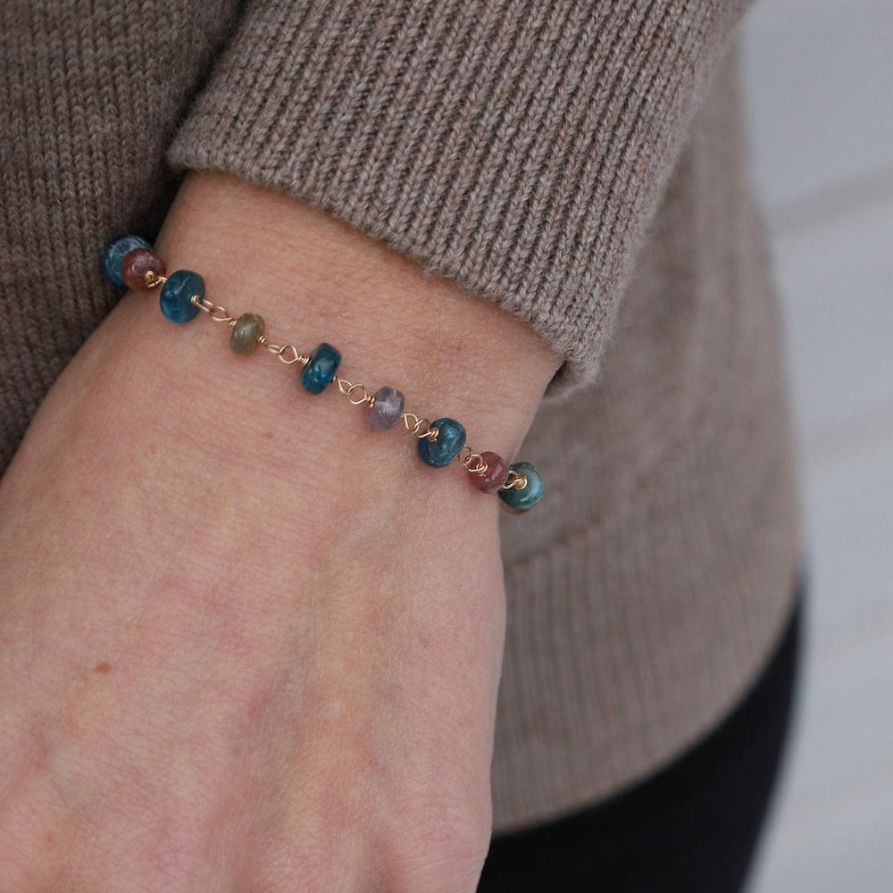 
                  
                    BRC-GF Chunky Apatite & Tourmaline Hand-tied Bracelet
                  
                