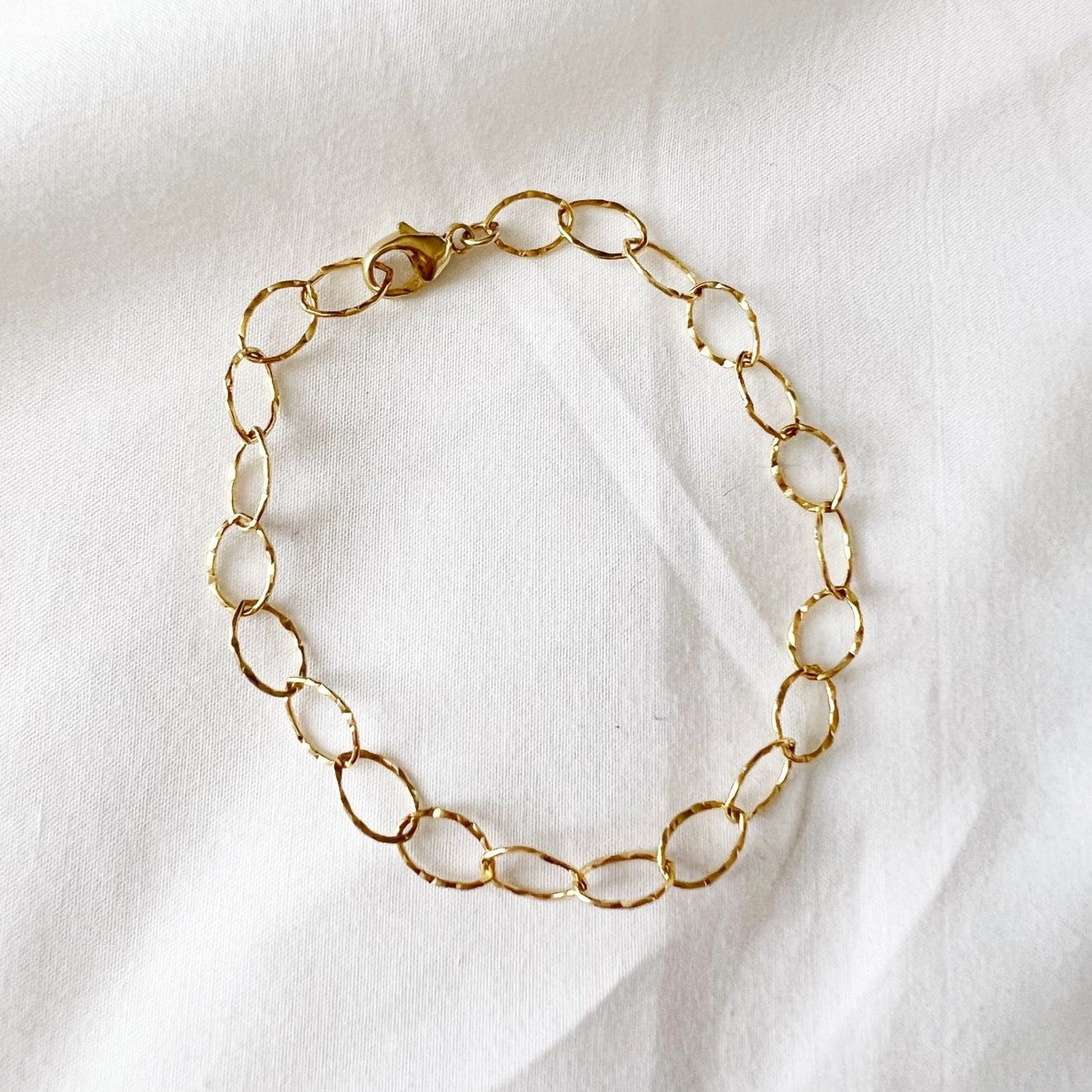 BRC-GF London Hammered Paperclip Chain Bracelet Gold Fill