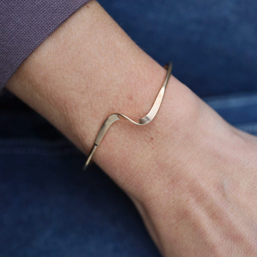 BRC-GF Simple Wave Cuff Gold Filled