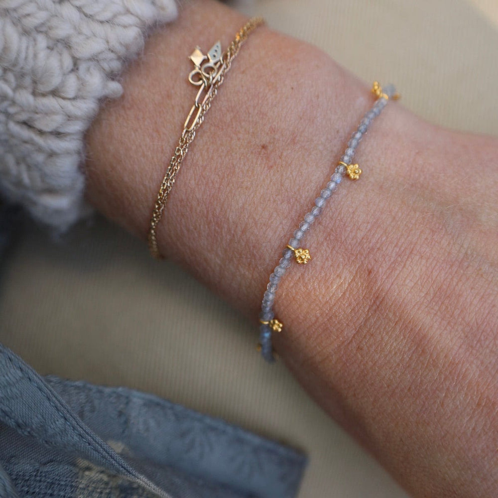 BRC-GPL Labradorite Beads with Gold Flower Charms Bracelet