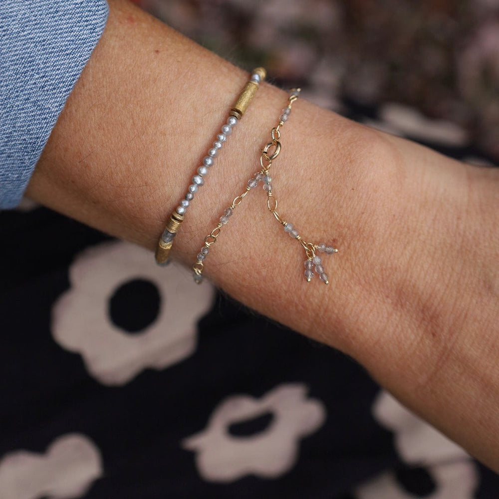 
                      
                        BRC-GPL Labradorite & Grey Pearl Bracelet
                      
                    