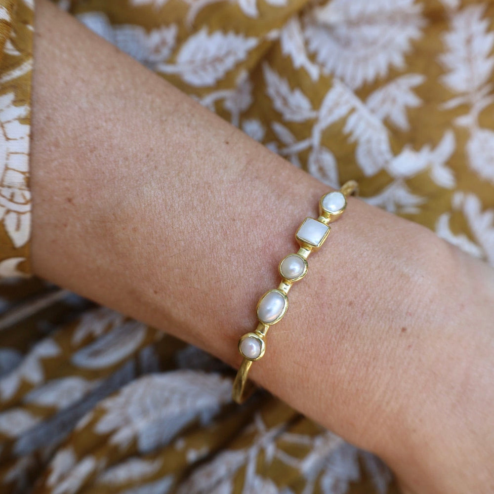 
                      
                        BRC-GPL Natural Freshwater Pearl Cuff Bracelet
                      
                    