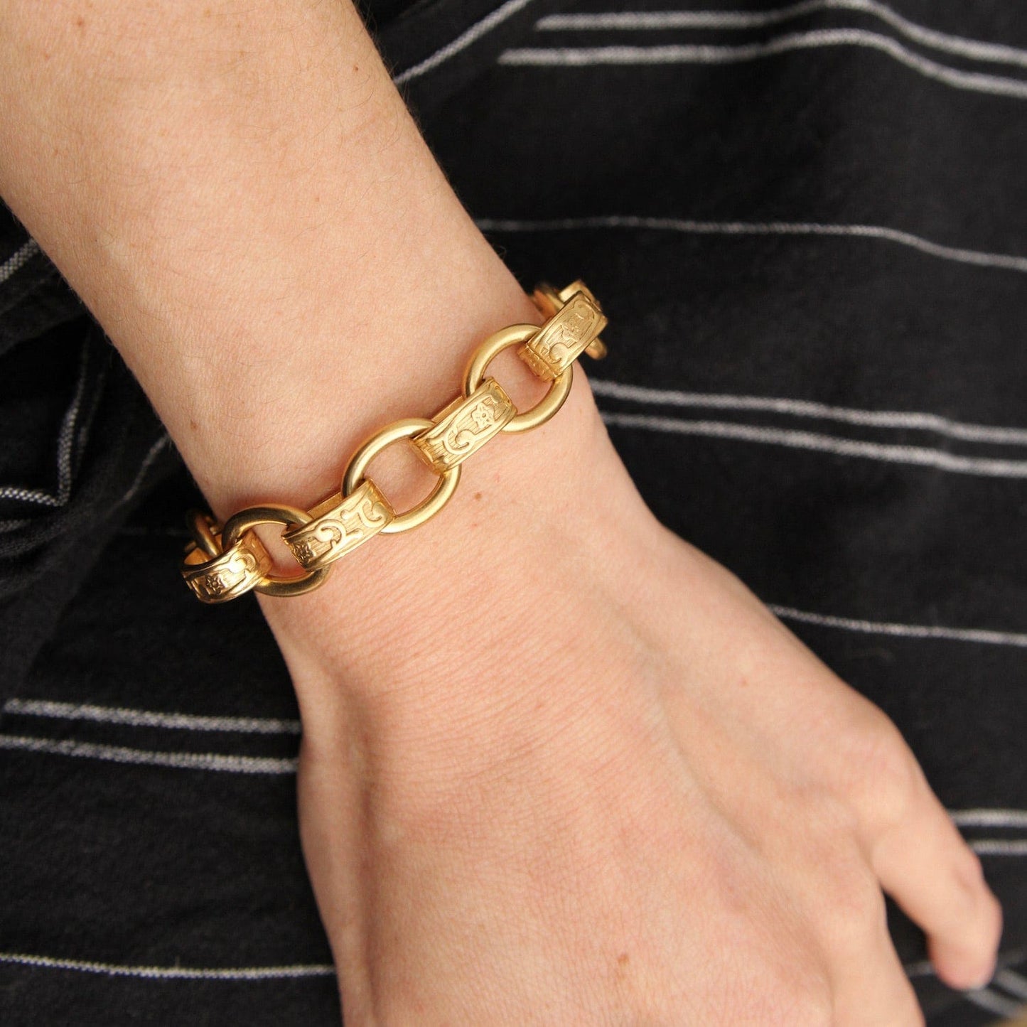 BRC-JM Alternating Pattern & Plain Link Bracelet - Gold Plate