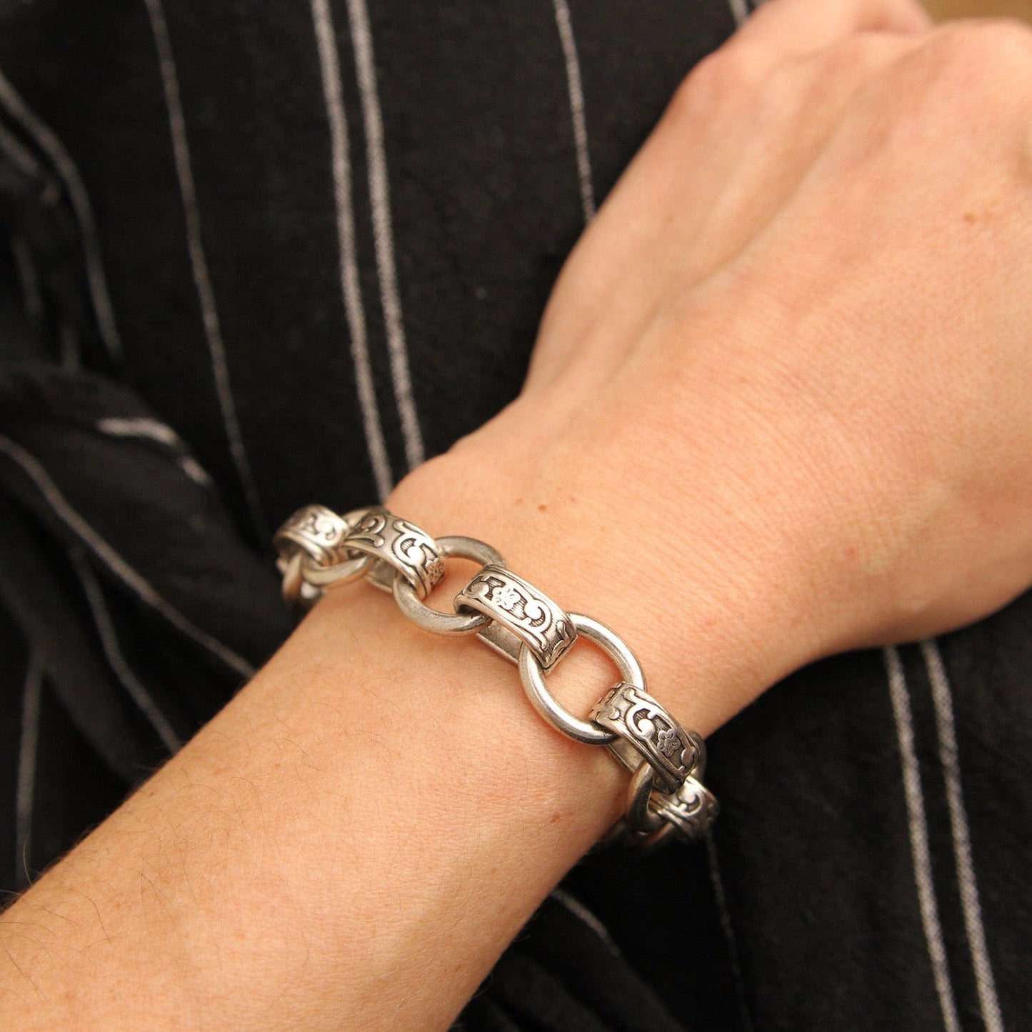 BRC-JM Alternating Pattern & Plain Link Bracelet - "Old Silver"