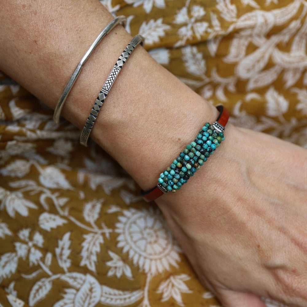 
                  
                    BRC-JM Hand Stitched Mix of Turquoise Faceted Beads Leather Bracelet
                  
                