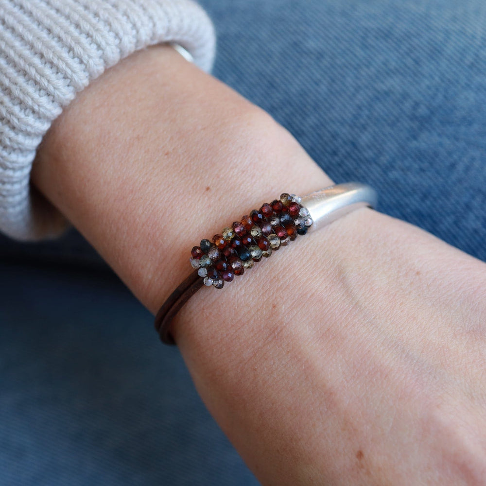 
                  
                    BRC-JM Hand Stitched Multi-Faceted Shaded Spinel Bracelet
                  
                