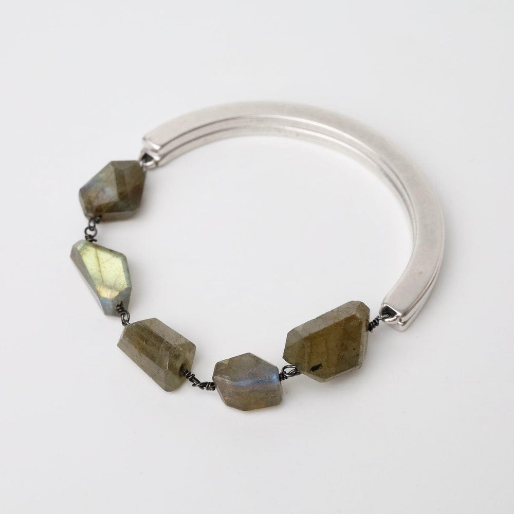 
                      
                        BRC-JM Handmade Single Bead Chain of Labradorite on a Sil
                      
                    