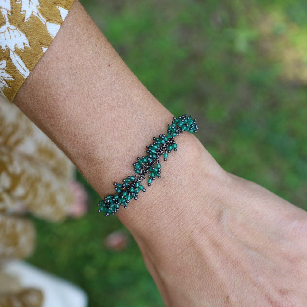 
                      
                        BRC-JM Handmade Single Fuzzy Bead Chain of Tiny Green Onyx Bracelet
                      
                    