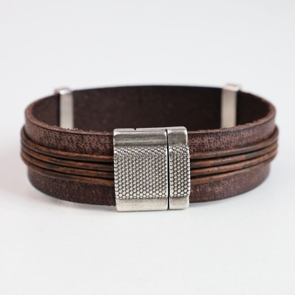 
                  
                    BRC-JM Larger Unisex Size Hand Stitched Metal Cubes Leather Bracelet
                  
                