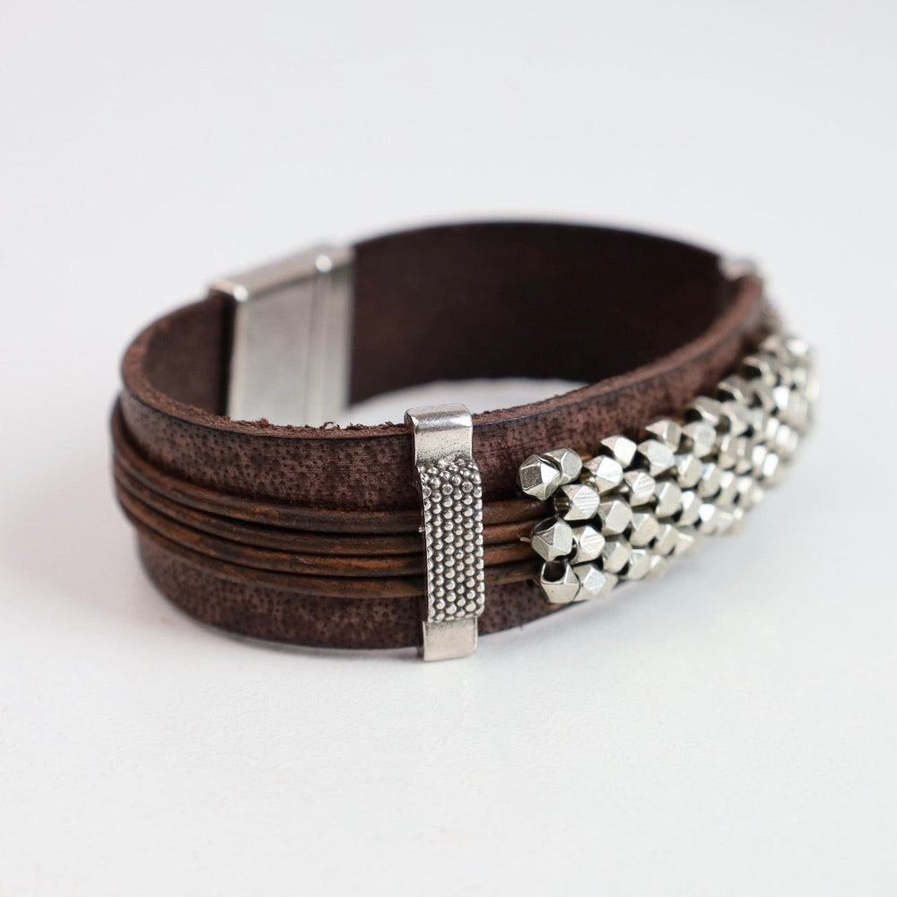 
                  
                    BRC-JM Larger Unisex Size Hand Stitched Metal Cubes Leather Bracelet
                  
                