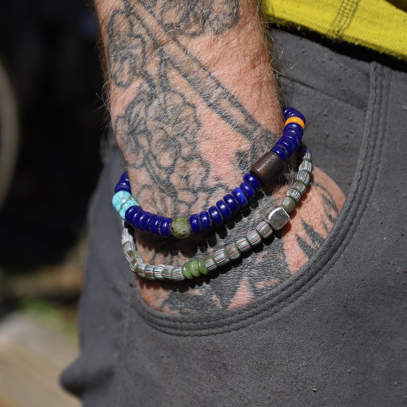 Men’s Gray Java Glass Striped Stretch Bracelet – Dandelion Jewelry