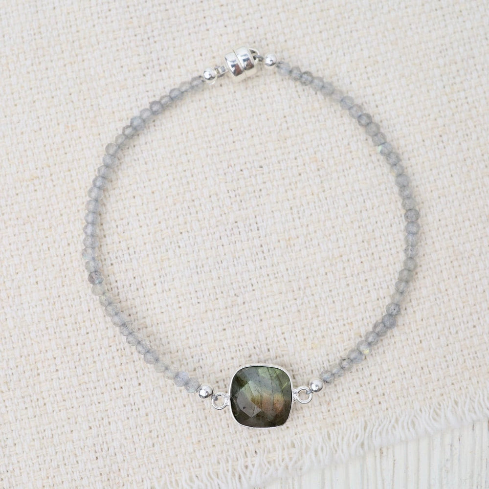 
                  
                    BRC Silver Labradorite Bezel Link Bracelet silver bead
                  
                