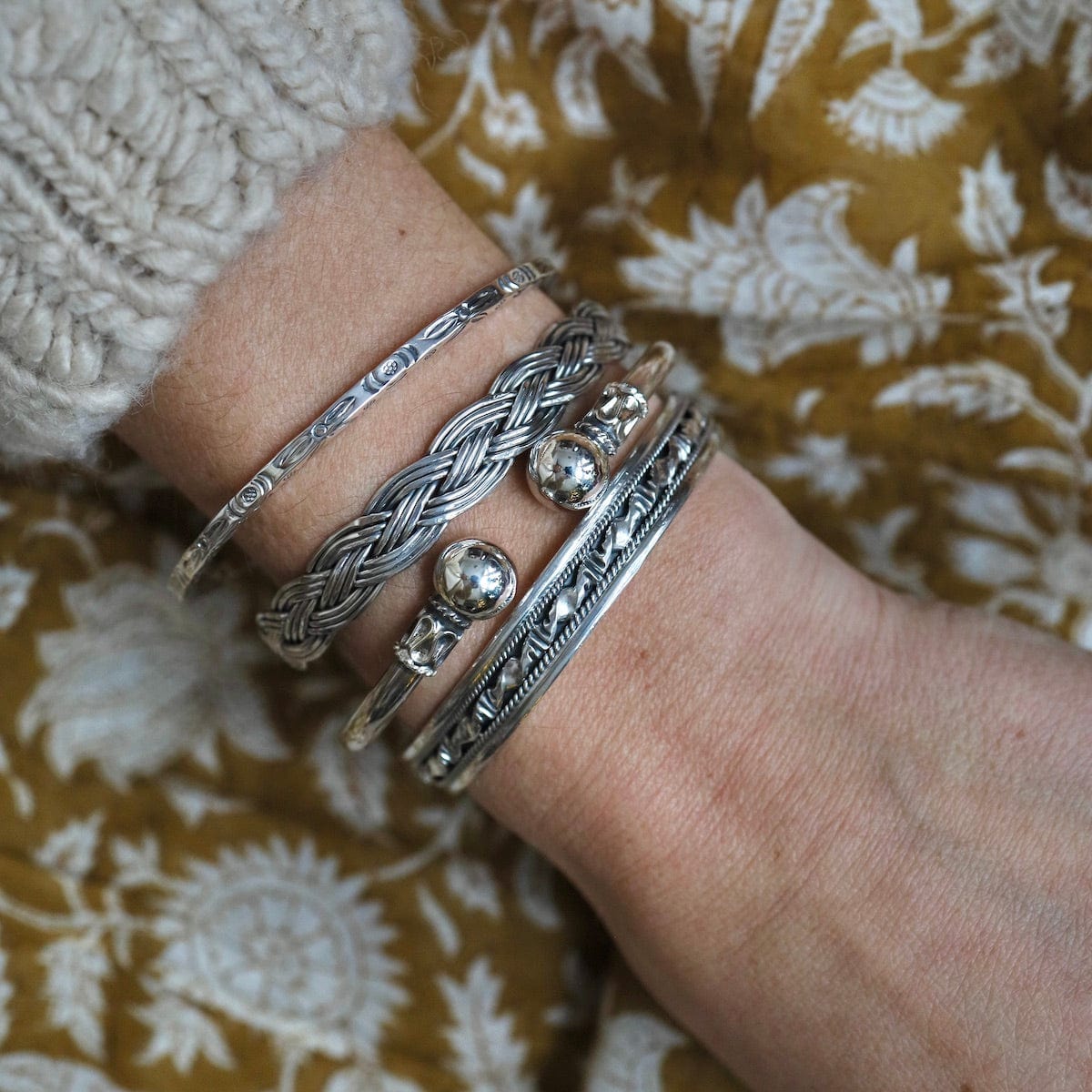 High-Polish Square-Edge Fashion Bangle Bracelet in Sterling Silver -  #SIN-B-925-CARTIER - Bijoux Majesty