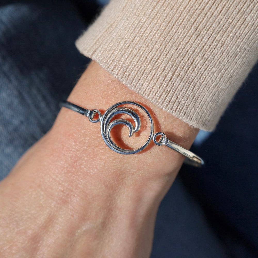 
                  
                    BRC Sterling Silver Circle Wave Latching Bangle
                  
                