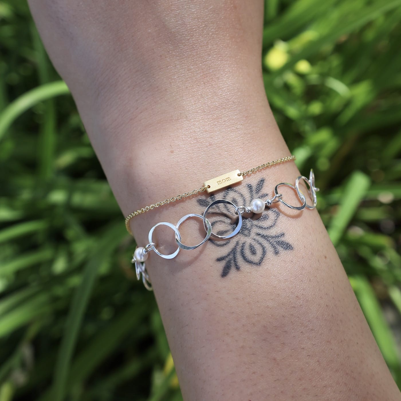 BRC-VRM Engraved "MOM" Plate Bracelet - Brushed Gold Verme