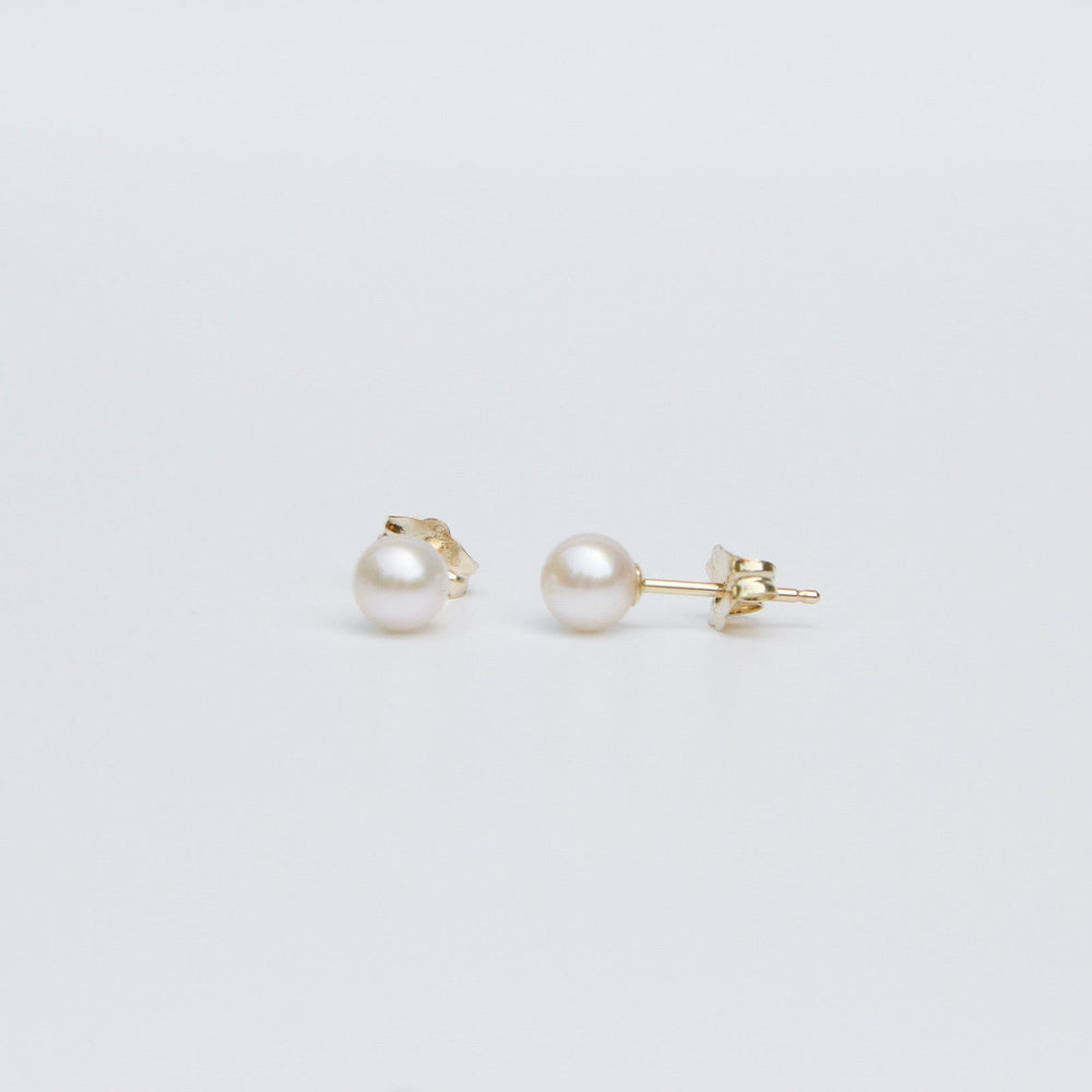 
                      
                        EAR-14K 14k 5mm White Pearl Stud
                      
                    