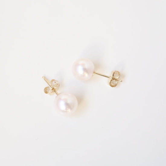 All GLOWING - Gold Post E-1379 — Sherri Rene' Jewels | Post earrings, White pearl  earring, Earrings